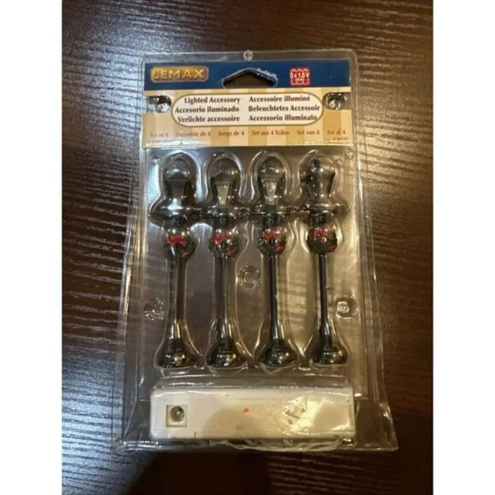 Lemax Gas Lantern street Lamp Set of 4‎ New In Pack
